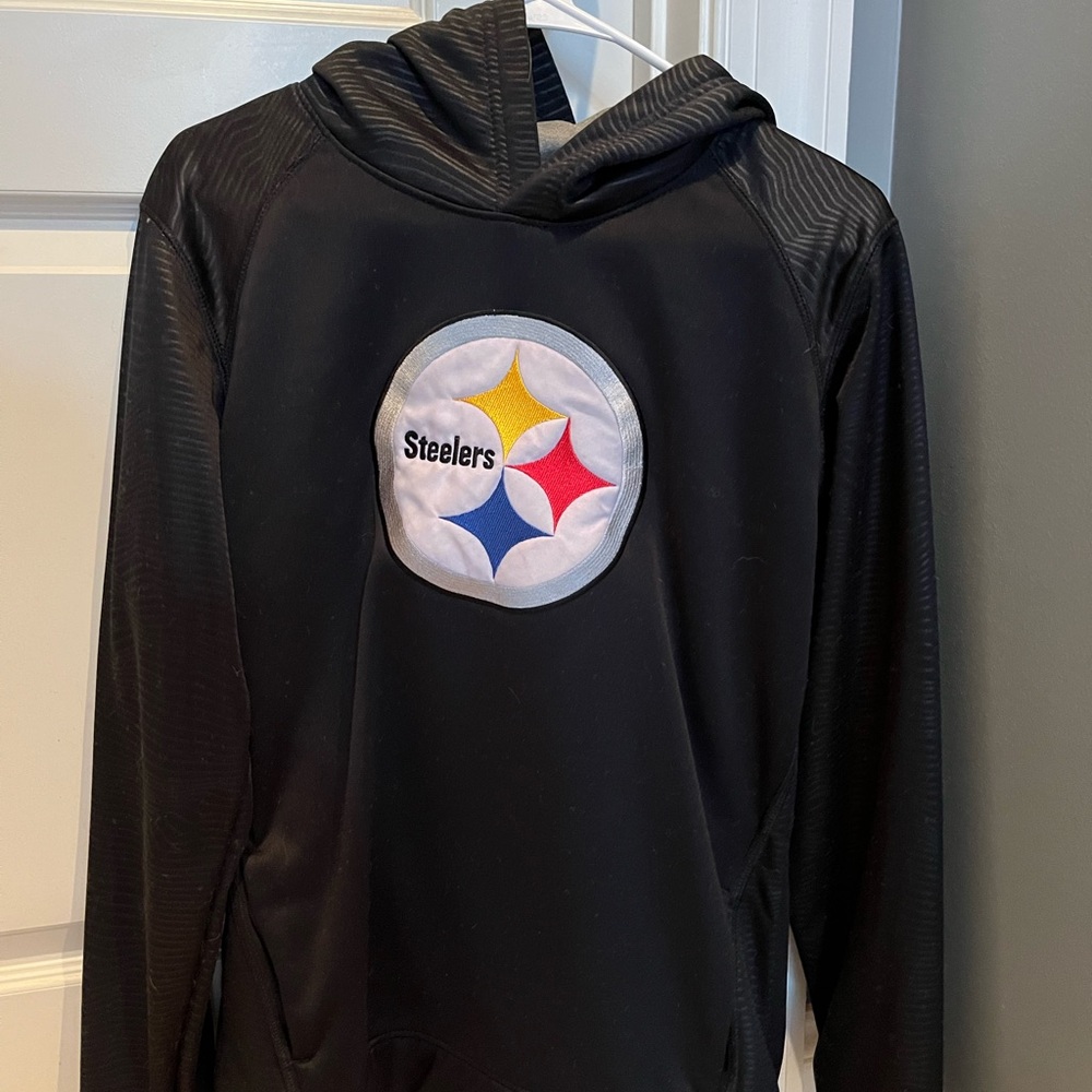 Youth X-Large Steelers embroidered sweatshirt.